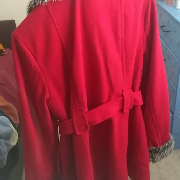 Red Trench Coat with Fur Detail - Picture 3 of 3